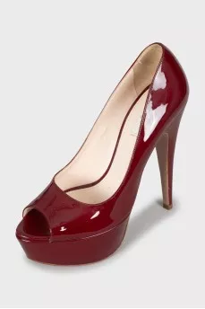 Patent leather high heel shoes