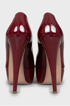 Patent leather high heel shoes