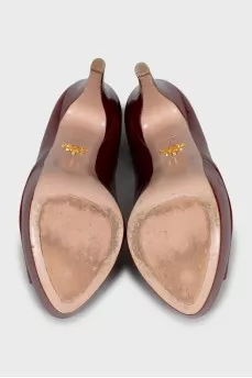 Patent leather high heel shoes