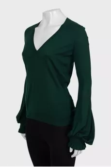 Knitted pullover with ruffles on the sleeves