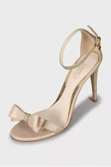 Shiny leather bow sandals