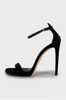 Velour sandals with patent leather straps