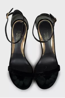 Velour sandals with patent leather straps