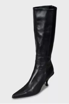 Pointed toe leather boots