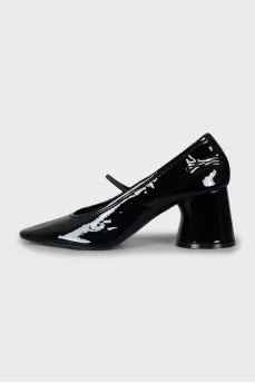 Patent leather shoes with chunky heels