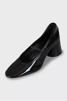 Patent leather shoes with chunky heels