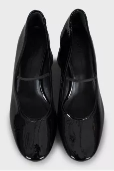Patent leather shoes with chunky heels