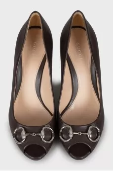 Leather shoes with silver buckle