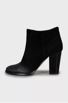 Suede ankle boots with shiny toe