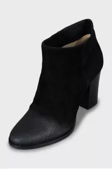 Suede ankle boots with shiny toe