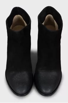 Suede ankle boots with shiny toe