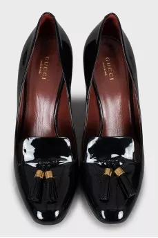 Patent leather shoes with tassels