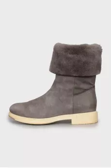 Insulated boots with zip