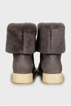 Insulated boots with zip
