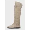 Insulated grey suede boots