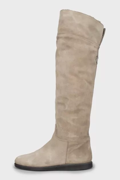 Insulated grey suede boots