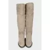 Insulated grey suede boots