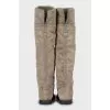 Insulated grey suede boots