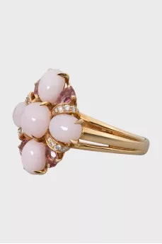 Flower shaped diamond ring