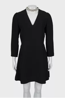 Dress with V-neck and decoration