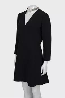 Dress with V-neck and decoration