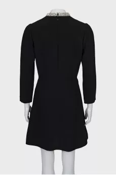 Dress with V-neck and decoration