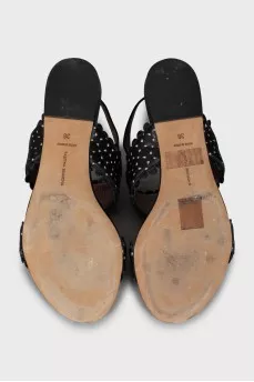 Leather sandals with perforated pattern