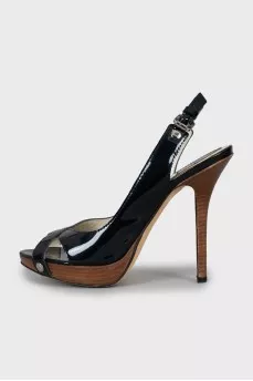 Patent leather sandals with wooden heels