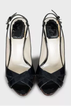 Patent leather sandals with wooden heels