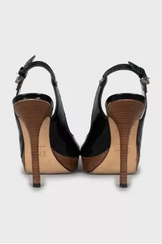 Patent leather sandals with wooden heels