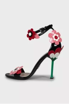 Leather sandals with floral decor