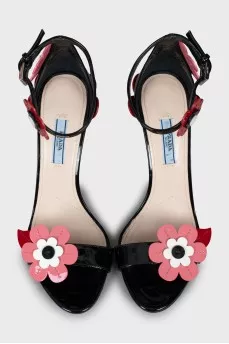 Leather sandals with floral decor