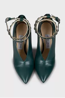 Leather shoes with metal decor