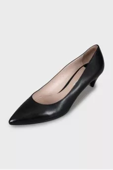 Leather low heel shoes