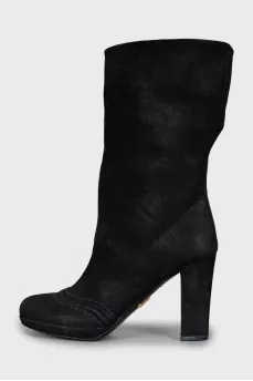 Suede ankle boots with raised seams