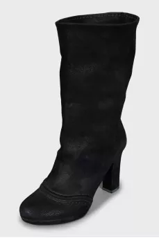 Suede ankle boots with raised seams