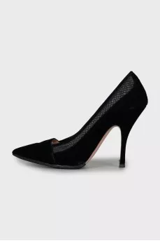 Velour shoes with mesh inserts