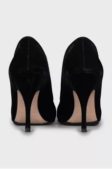 Velour shoes with mesh inserts