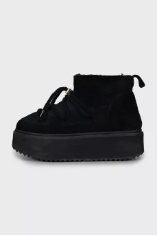 Insulated suede ugg boots with laces