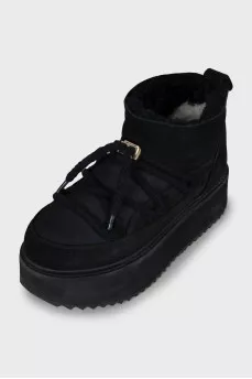 Insulated suede ugg boots with laces