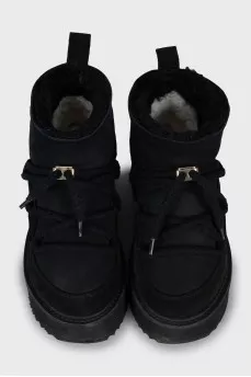 Insulated suede ugg boots with laces
