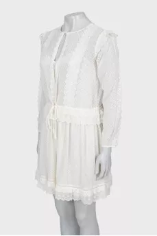 Fitted dress with ruffles and perforation