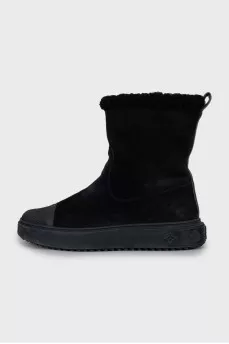Insulated boots with logo on the toes