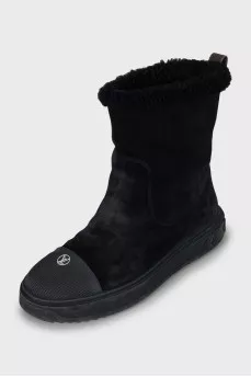 Insulated boots with logo on the toes