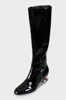 Patent leather boots with decorated heels