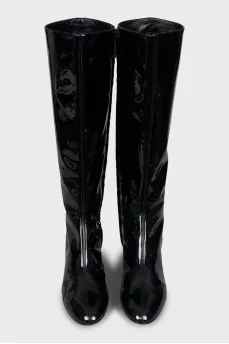 Patent leather boots with decorated heels