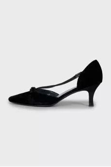 Velour shoes decorated with a bow