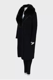 Wool coat with fur on the lapels