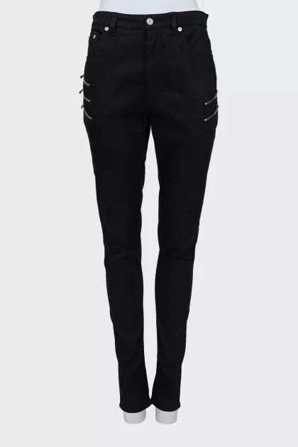 Skinny jeans decorated with zippers