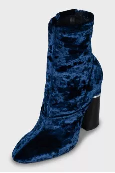 Velour ankle boots with tag
